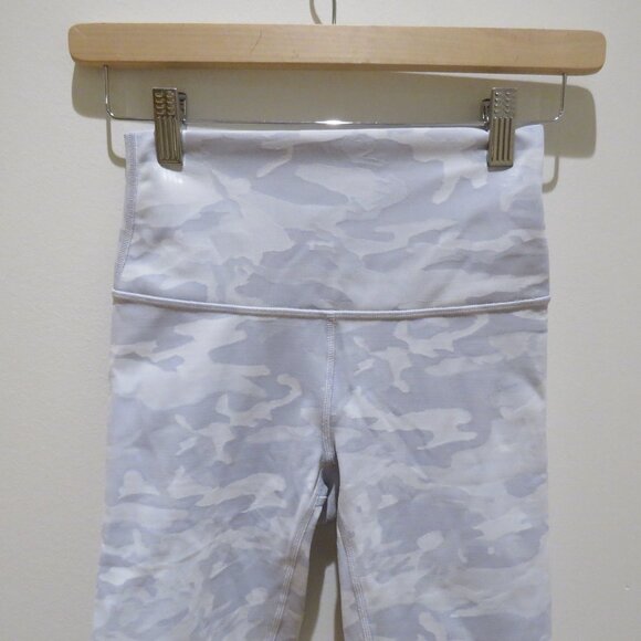 LULULEMON Wunder Under Short 10" Ribbed Incognito Camo Jacquard Alpine White 4 - Picture 4 of 13
